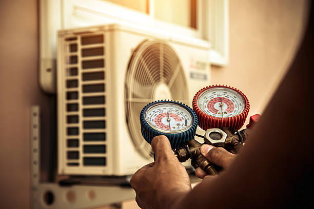 Professional Hvac technician working in Roslyn, NY